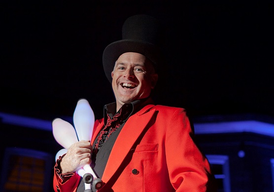 victorian themed entertainer