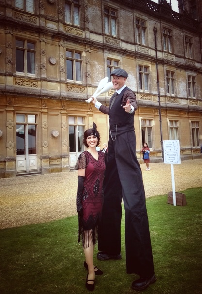 1920's themed juggler and stilt walker