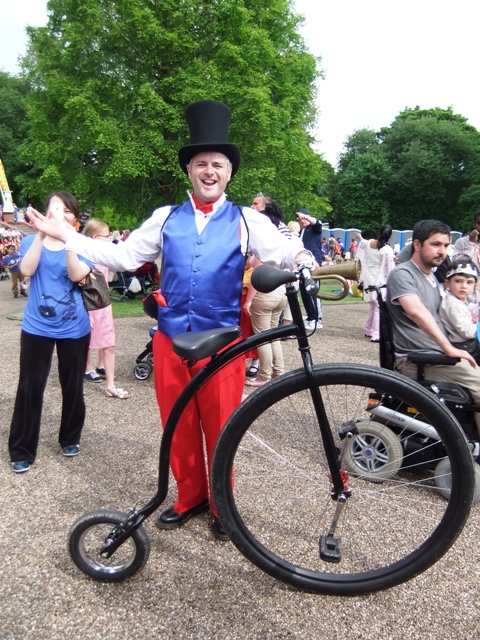cycling entertainer