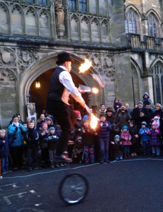 british themed juggling show